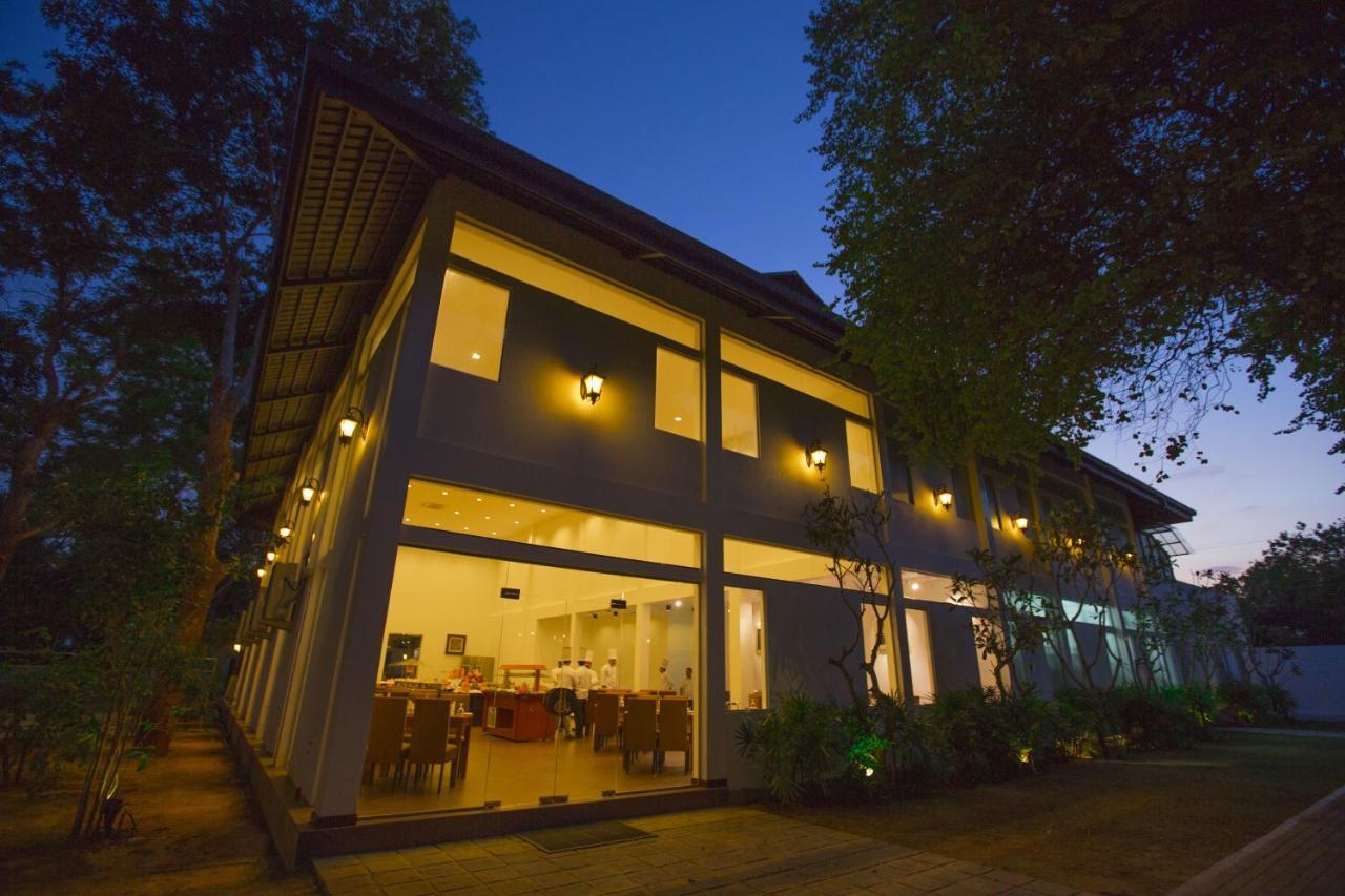 Grand Tamarind Lake 카타라가마 외부 사진