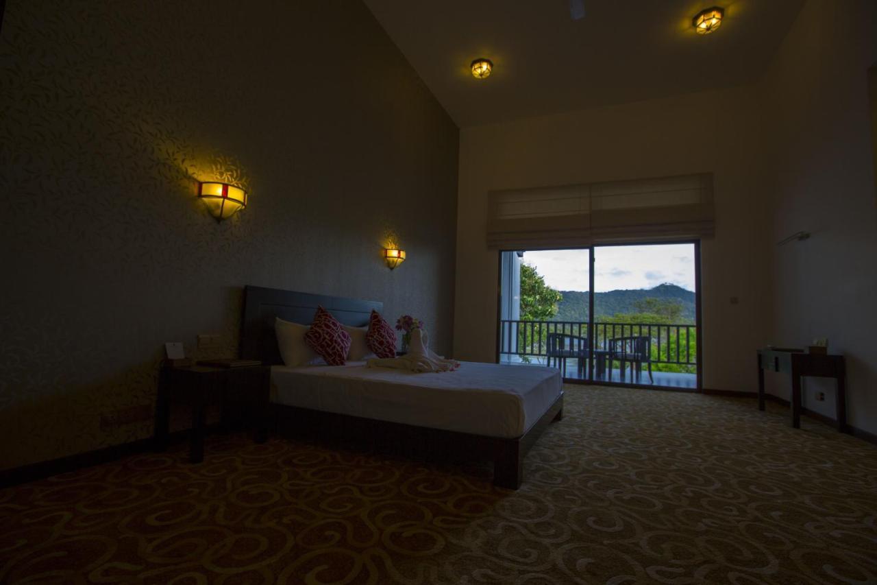 Grand Tamarind Lake 카타라가마 객실 사진