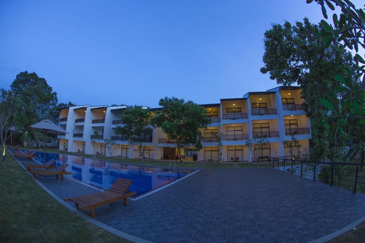 Grand Tamarind Lake 카타라가마 외부 사진