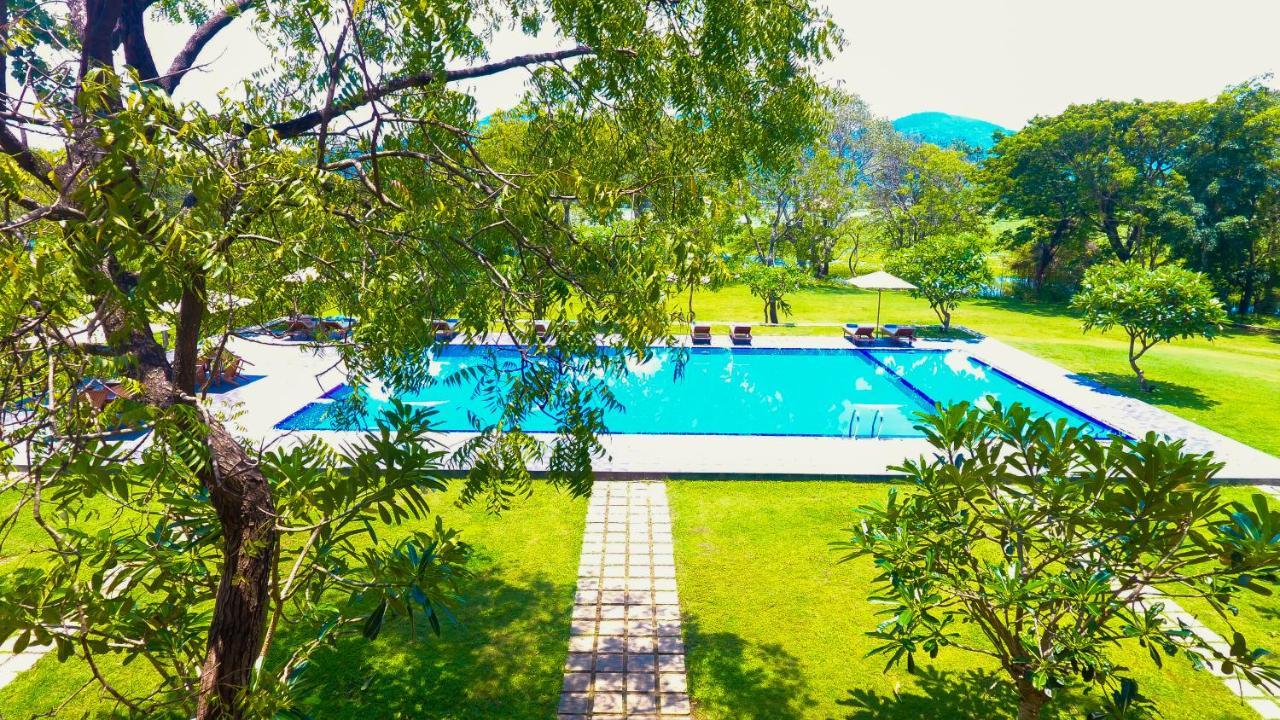 Grand Tamarind Lake 카타라가마 외부 사진
