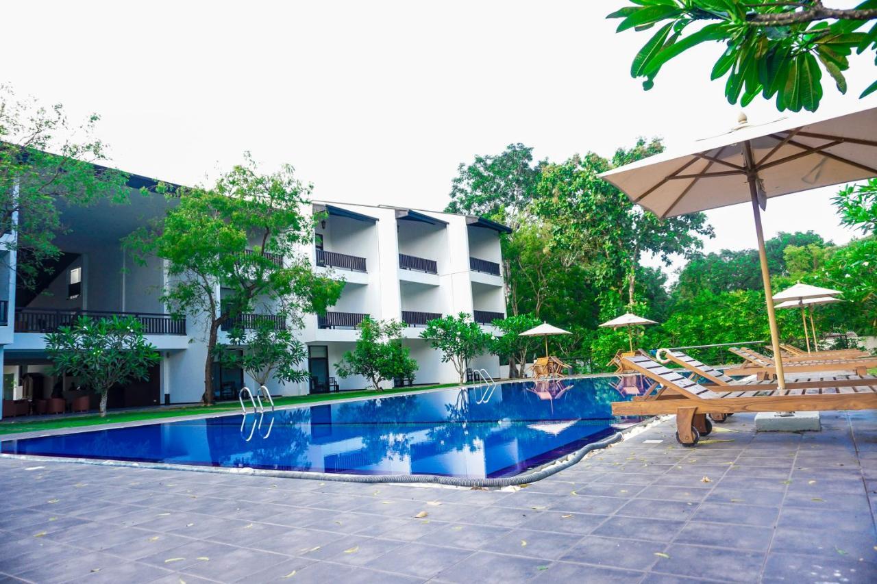 Grand Tamarind Lake 카타라가마 외부 사진