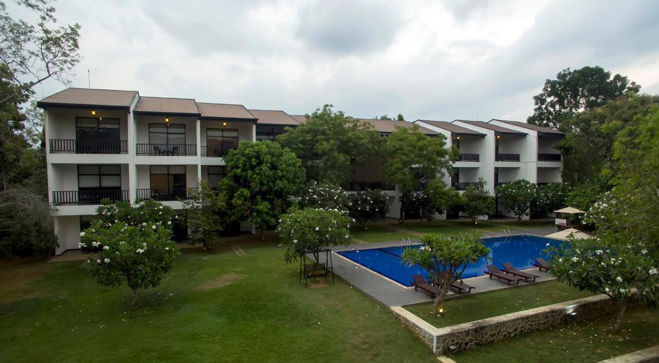 Grand Tamarind Lake 카타라가마 외부 사진