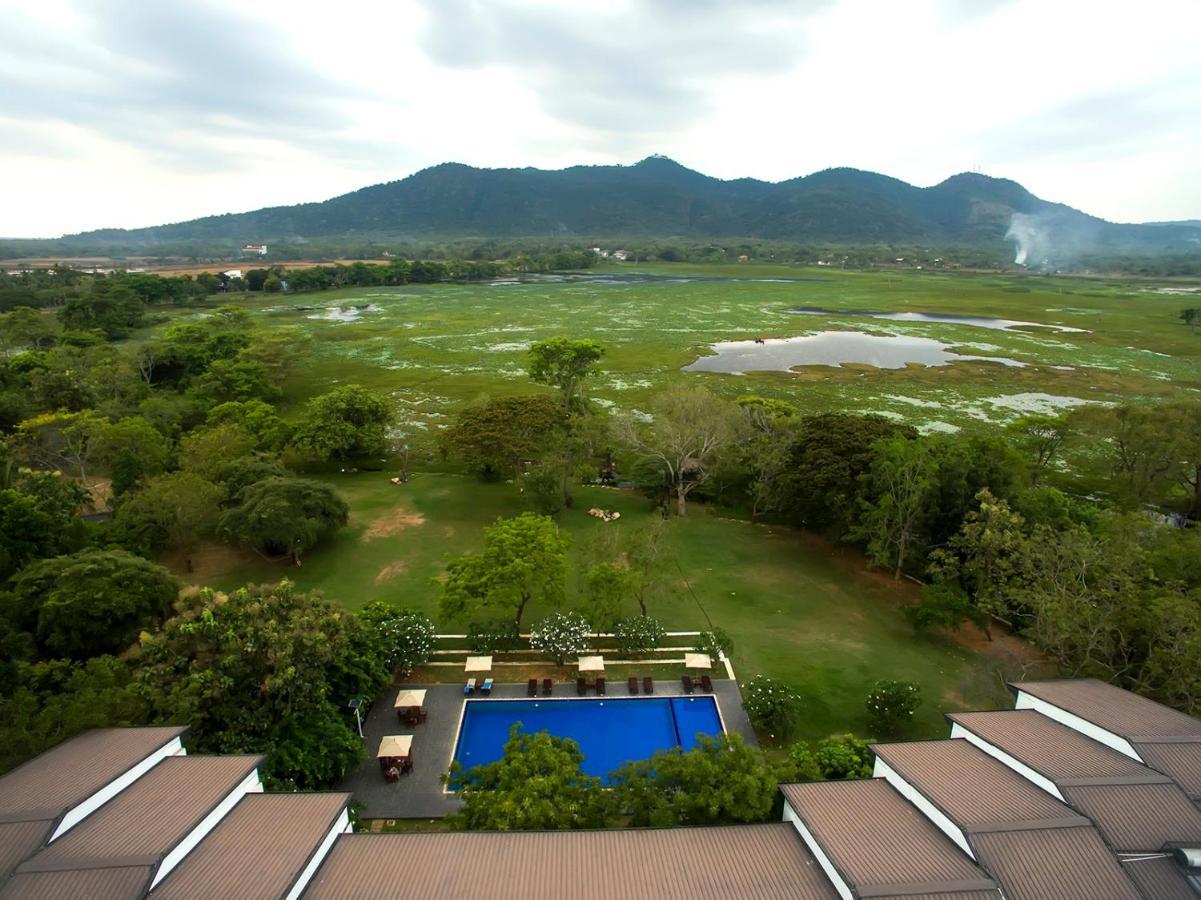 Grand Tamarind Lake 카타라가마 외부 사진