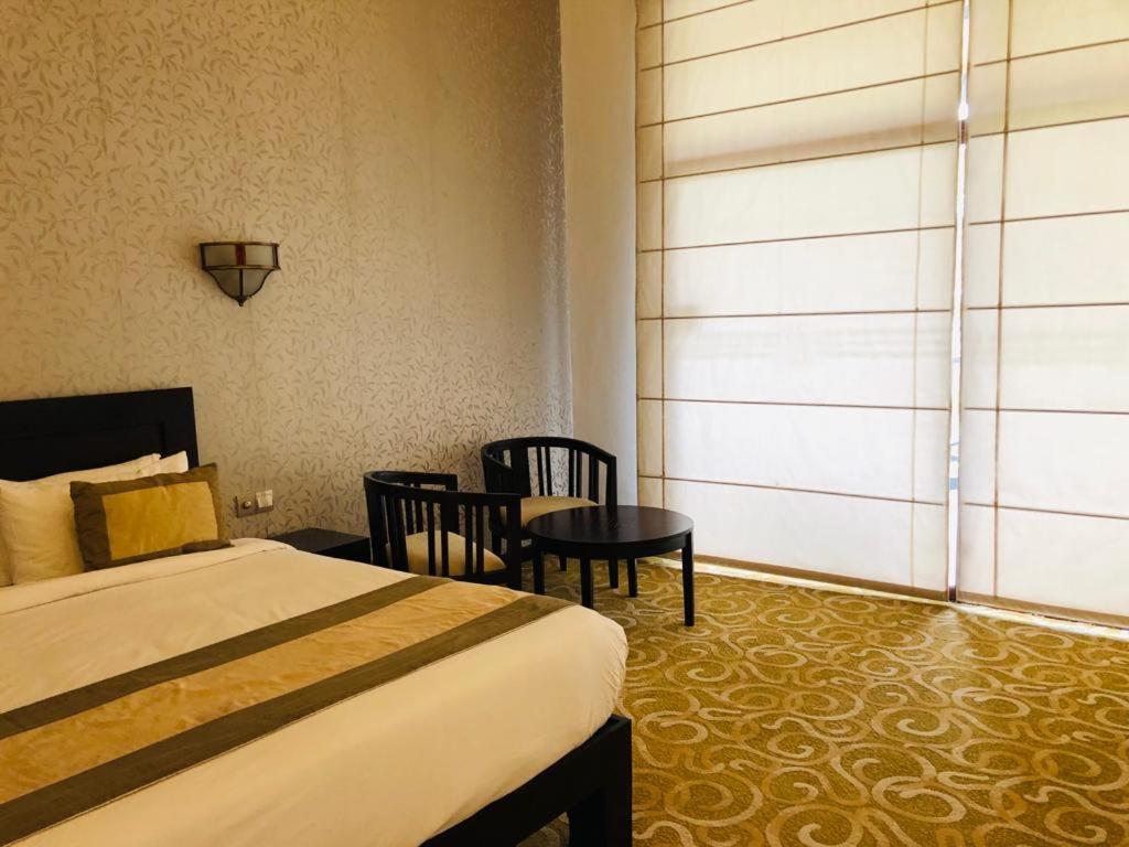 Grand Tamarind Lake 카타라가마 외부 사진