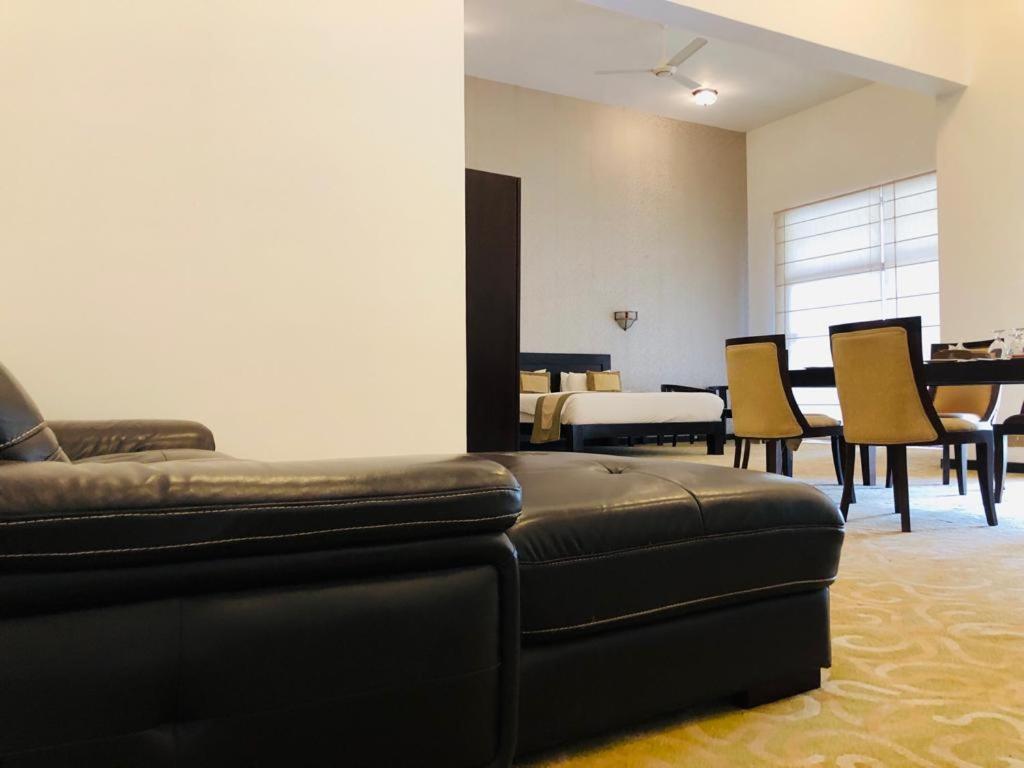 Grand Tamarind Lake 카타라가마 외부 사진
