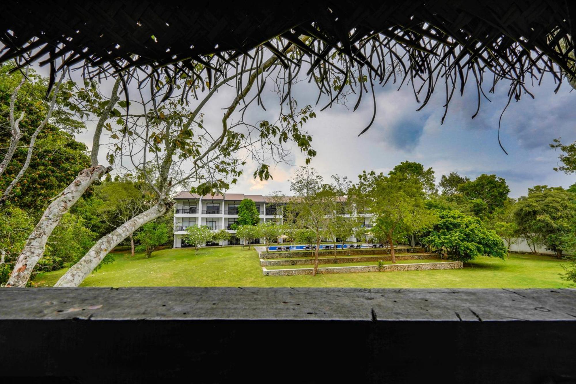 Grand Tamarind Lake 카타라가마 외부 사진